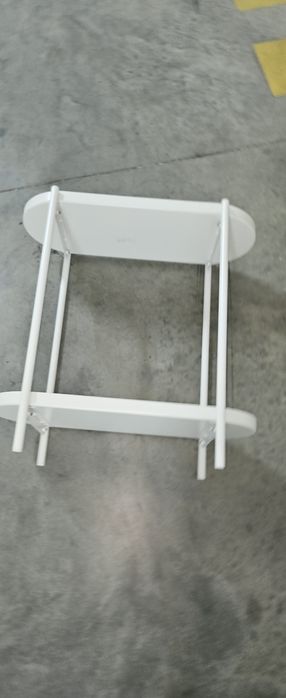 Mesa de metal branca