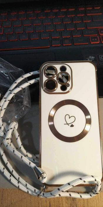 Magnetyczne etui do iPhone 14 Pro Max z kablem