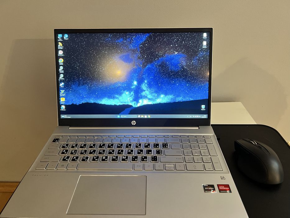 Laptop HP Laptop HP Pavilion 15 Srebny + Mysz bezprzewodowa+ Rozkładany stolik na laptopa