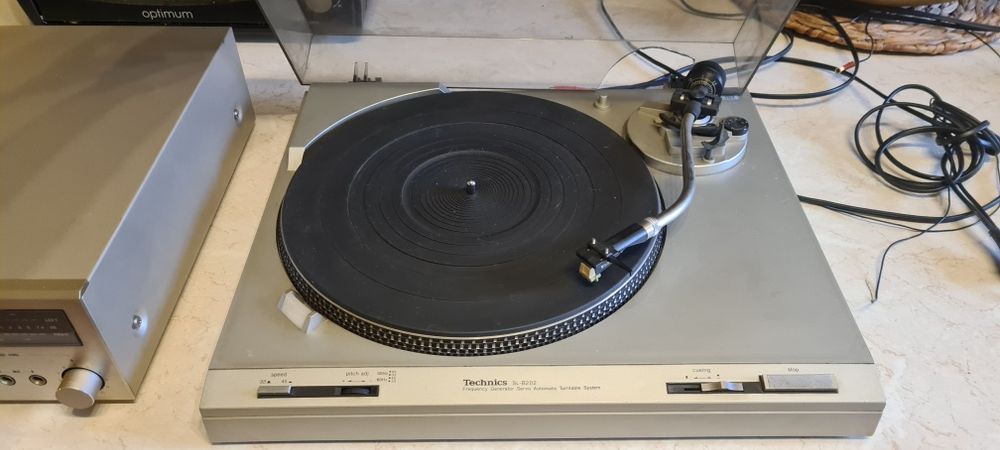Gramofon Technics SL-B202