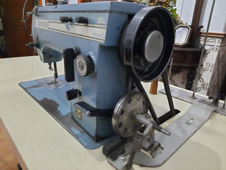Máquina costura singer 20u professional