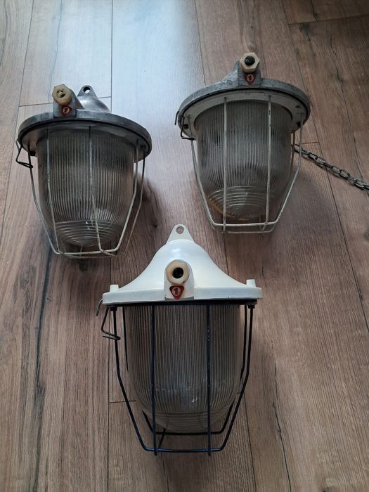 Lampa przemysłowa loft, czasy  PRL-U . POLAM - GDAŃSK, FSM