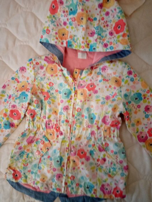 Вітровка на дівчинку