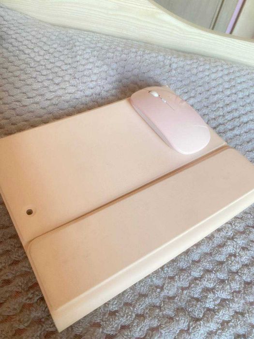 Чехол с клавиатурой и мышкой на іРad 6-го поколения