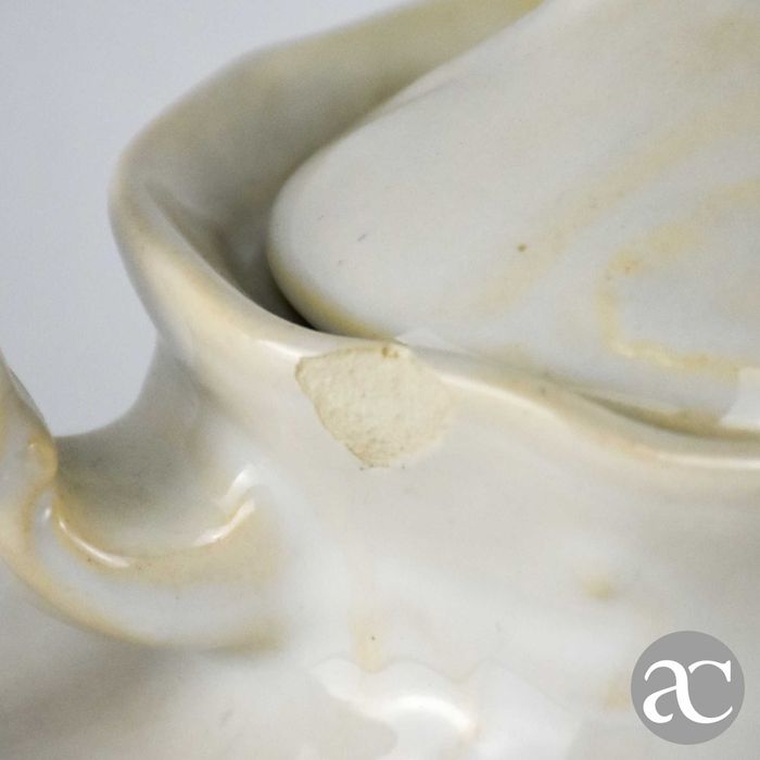 Bule e açucareiro em faiança séc. XIX