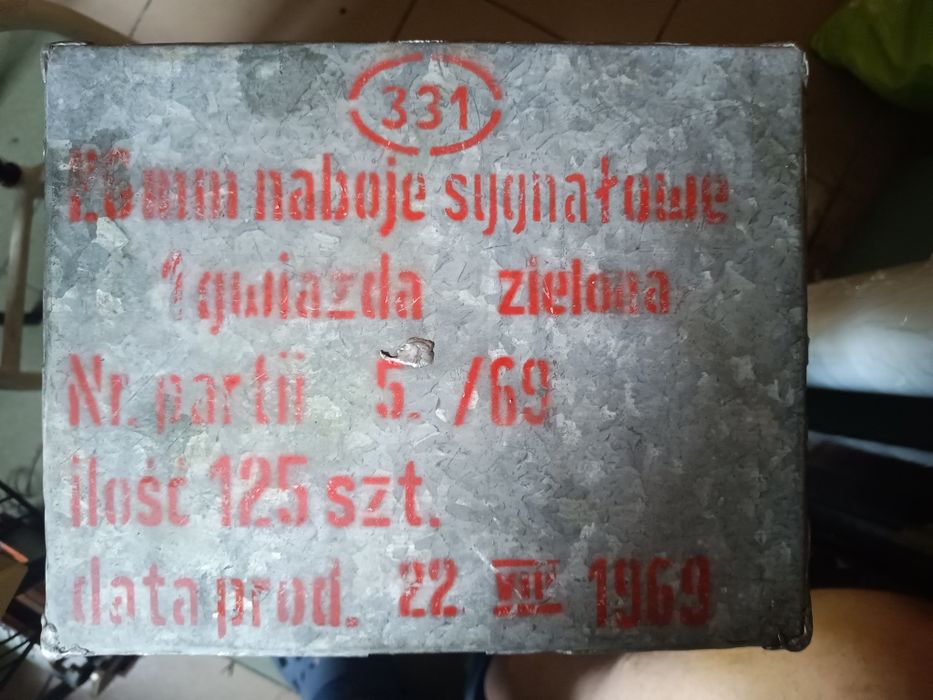PRL. Skrzynka po nabojach sygnałowych.