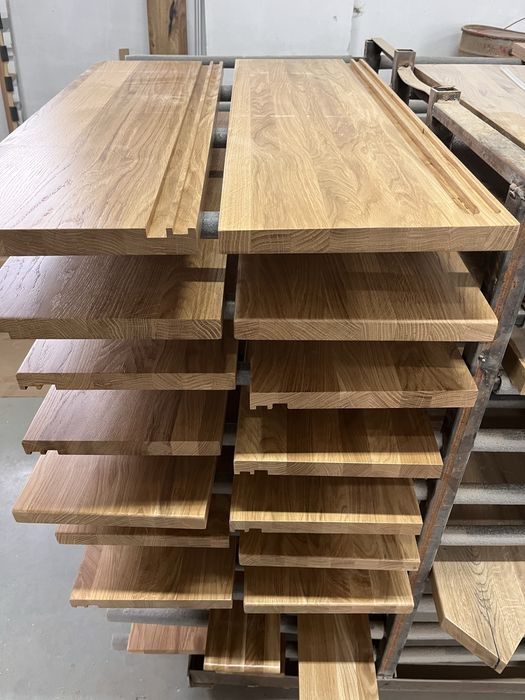 Trepy,stopień z profilem LED i podstopnicą. Dębowe stopnie.Schody