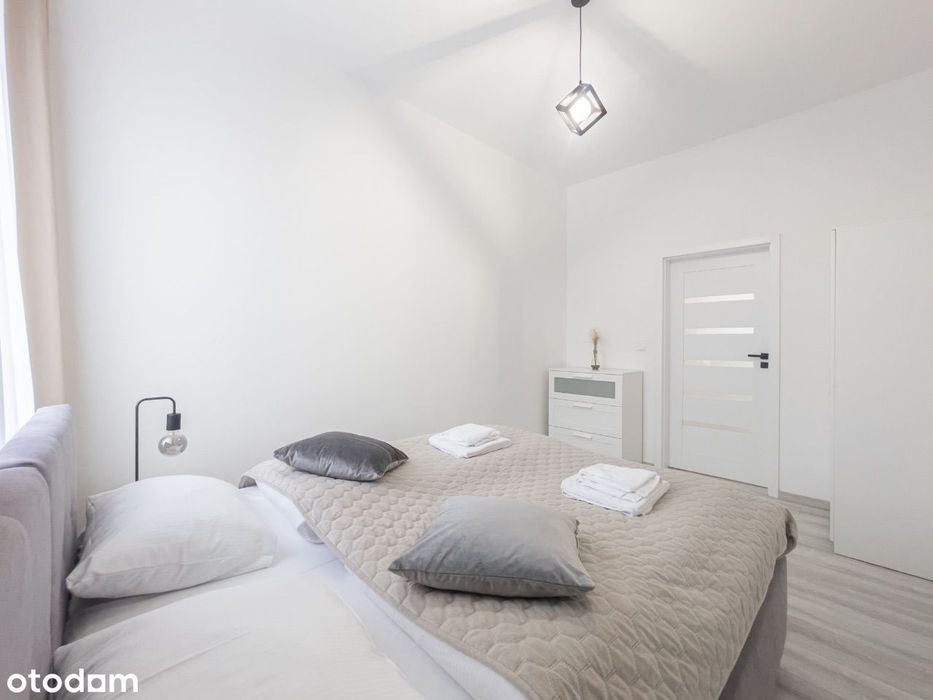 Przestronny Apartament z 2 Sypialniami i Balkonem