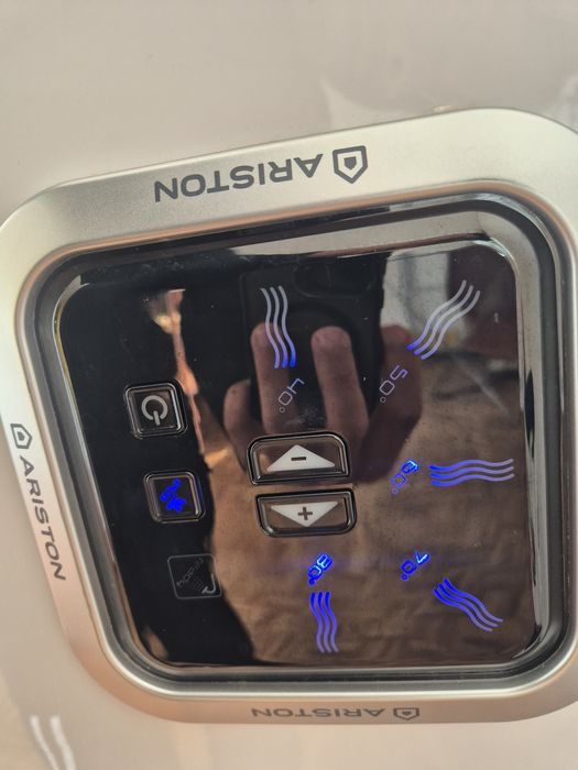 Termoacumulador ariston Velis pro Wi-Fi 80L como novo.