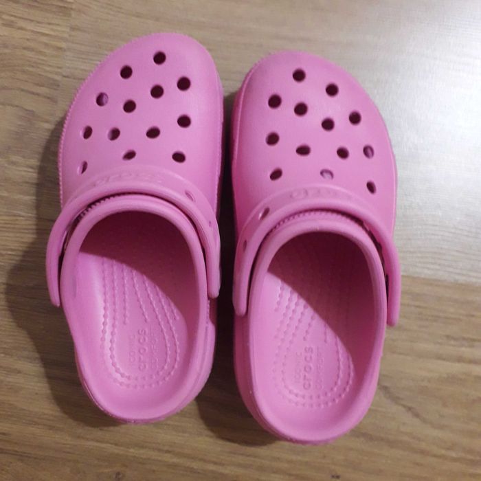 Crocs cor de rosa