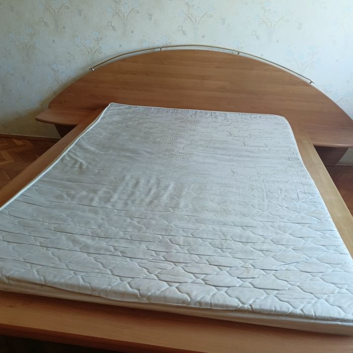 Łóżko z materacem 220x250x186 do sypialni