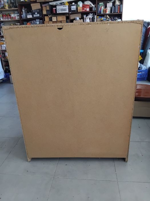 Cómoda  com 4 gavetões