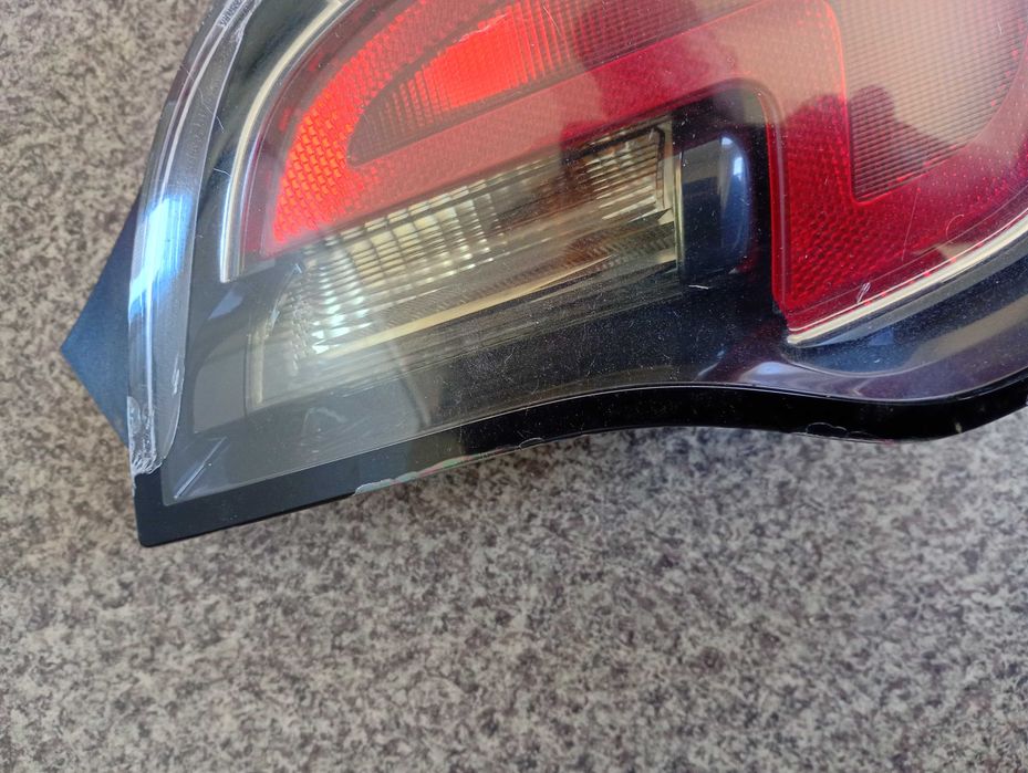 Lampa w błotnik prawy tył Opel Adam Europa