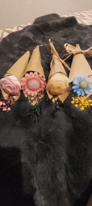 Flores em cera artesanais