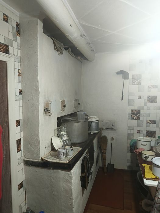 Продам 2 кімнатний будинок з великою земельною ділянкою (р-н 8 школи)
