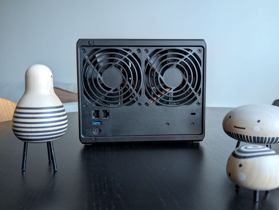Продам мережеве сховище (NAS) Synology DS423+ / Ідеальний стан