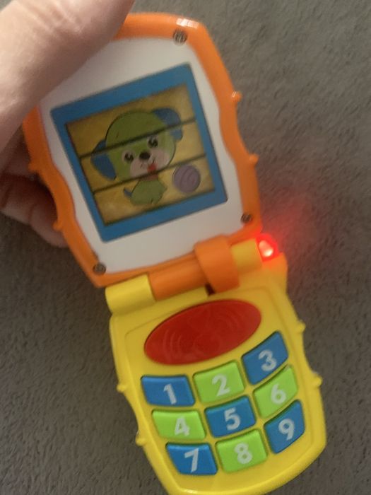 Telefonik grajaco swiecacy