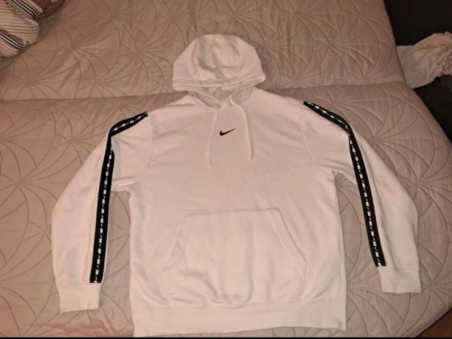Biała Bluza Nike (rzadka kolekcja)