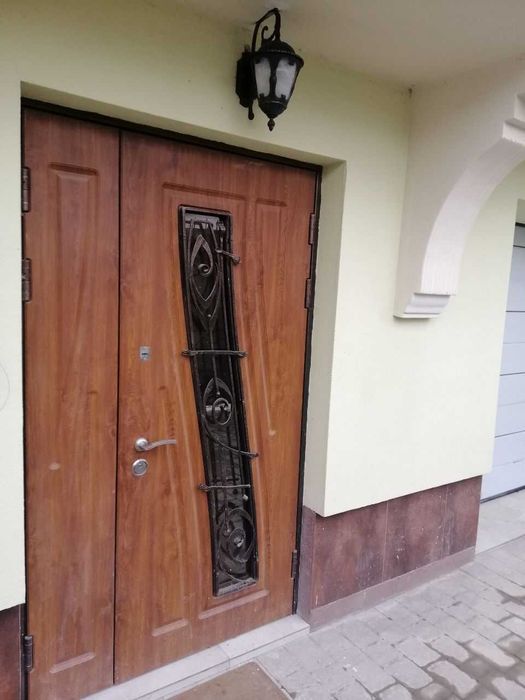 Клубний будинок біля парку Шевченка