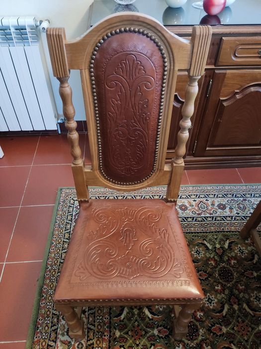Mesa sala jantar com cadeiras castanho