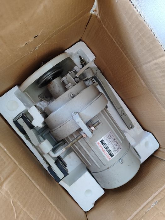 Vendo 2 motores de maquinas de costura.