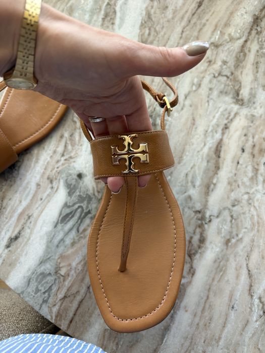 Klapki Tory Burch sandały japonki Eleanor karmelowe 38.5