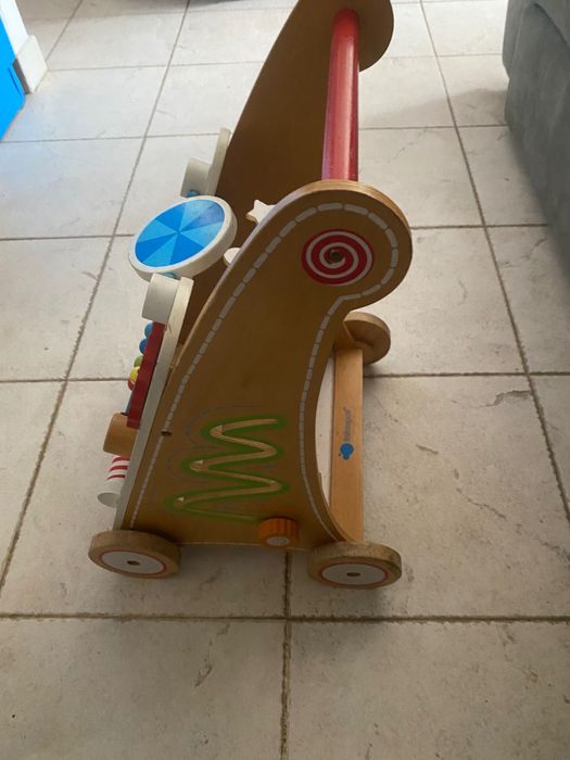 Andarilho madeira criança