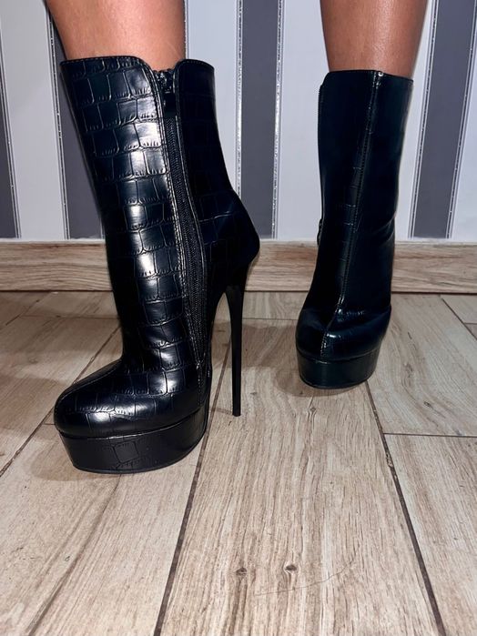 294/ OD RĘKI 38 Czarne bardzo wysokie botki 17 cm cholewka na zamek