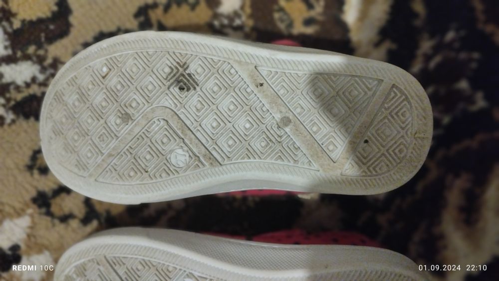 Продам кеди для дівчинки