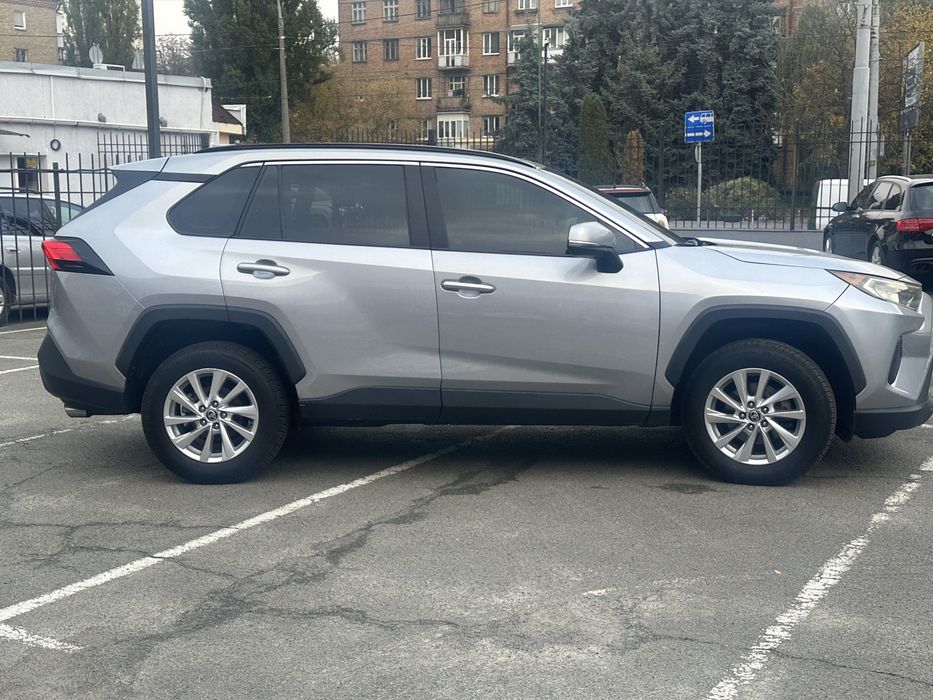 Продам Toyota Rav 4 2020 року
