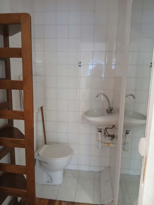 Loja para arrendar no centro de Campo de Ourique ( muito central )