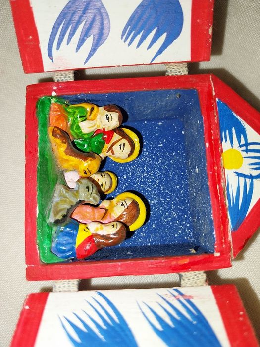 Presépio português, é tipo oratórios populares/natalícios feitos em Po