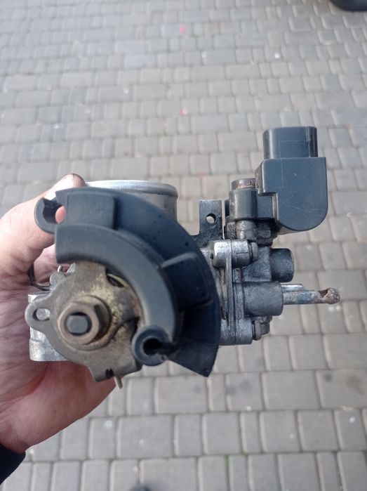 Продам Дроссельную заслонку TOYOTA 4E-FE