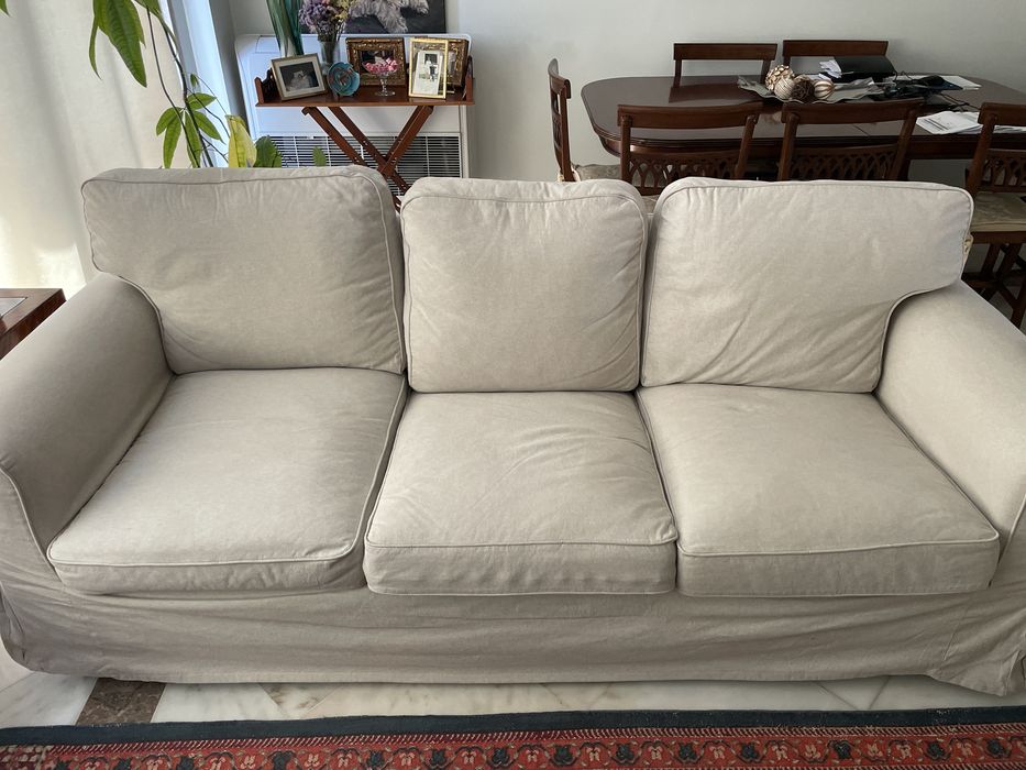 Dois sofas ikea iguais