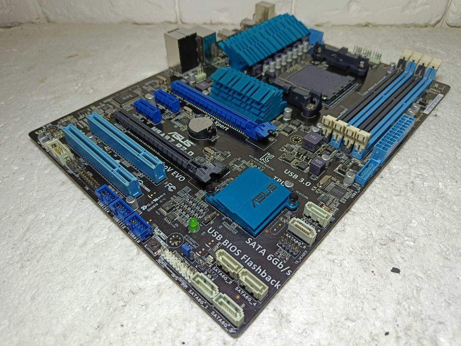 Материнська плата AMD ASUS M5A97 R2.0 sAM3+ під FX у ВІДМІННОМУ стані