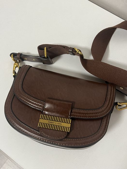 Сумка Charles & Keith у коричневому кольорі