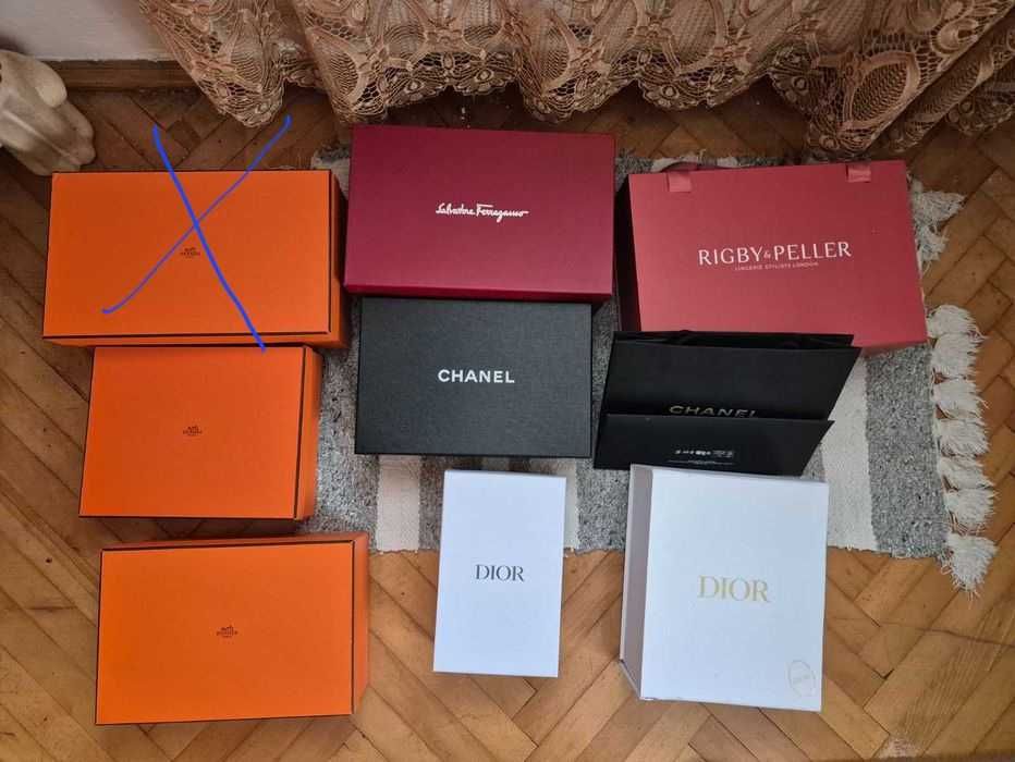 Оригінальні коробки та пакети відомих брендів Chanel, Cartier, Dior, Hermes, Rigby Peller, Harrods