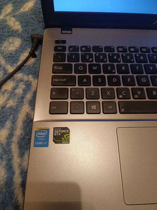 Portátil ASUS i7  upgrade para disco SSD