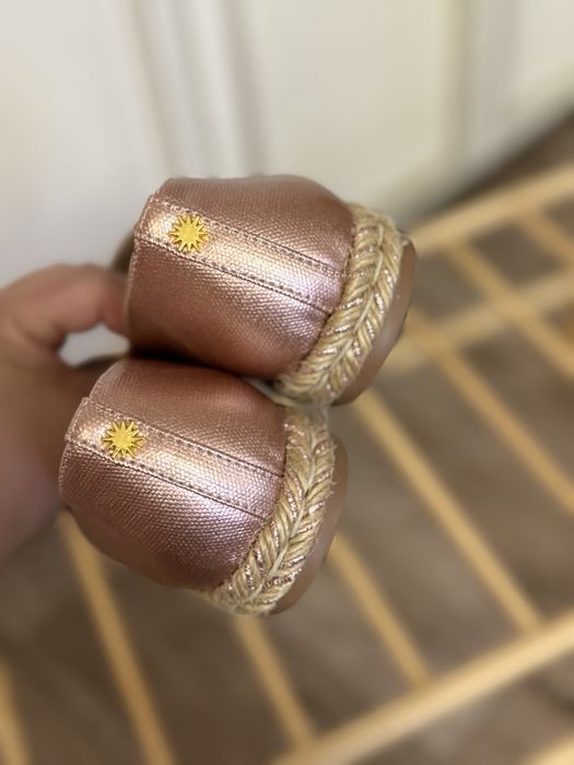 Взуття STUART WEITZMAN оригінал 36
