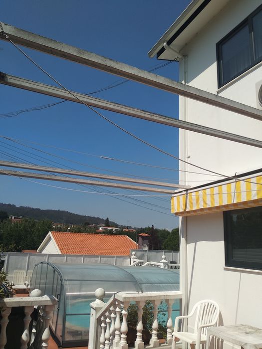 Pérgola de encostar com tecido