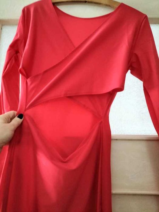 Malinowa długa sukienka z rozcięciem S/M