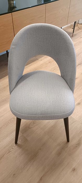 Mesa de sala com 4 cadeiras como novas