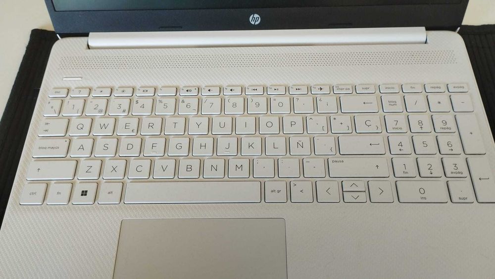 Vendo Portátil HP + Rato + Tv 32"