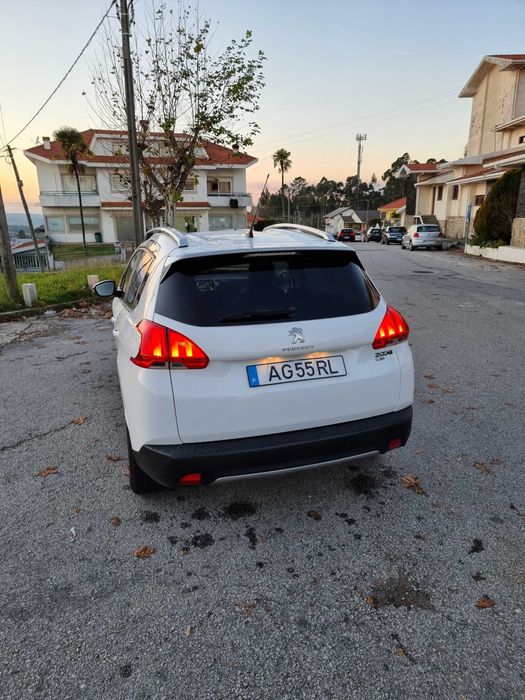 Carro Peugeot 2008