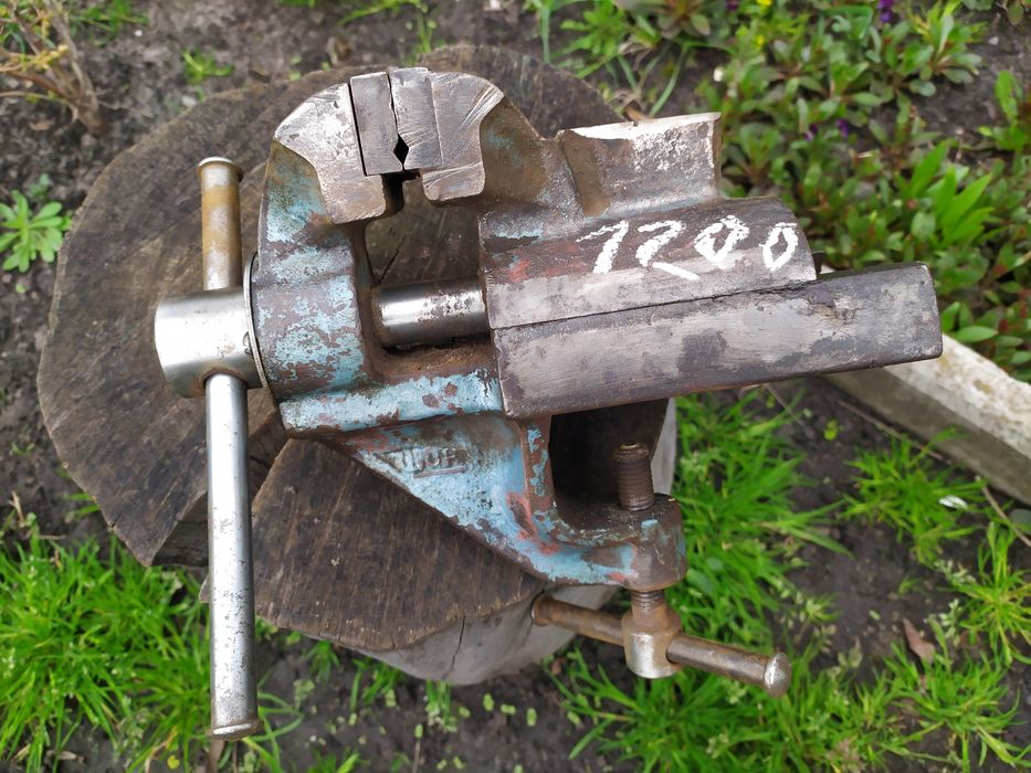 Ретро советские тиски СССР