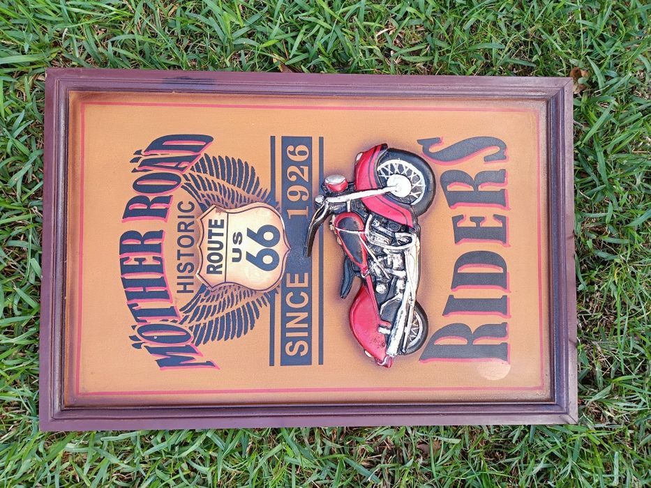 Belíssimo quadro vintage " ROUTE 66" todo em madeira com relevo, medid