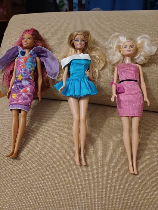 Conjunto de três Barbies