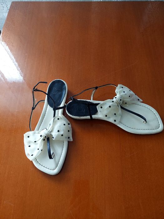 Жіноче взуття в відмінному станні