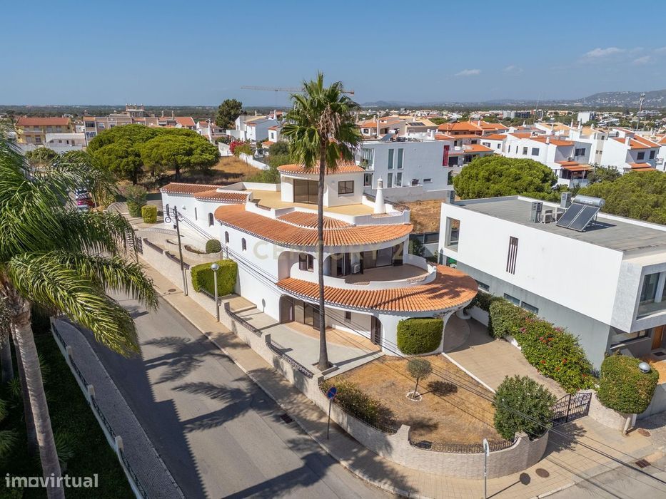 Moradia T3+1 Faro | Jardim | Garagem | Vista Mar