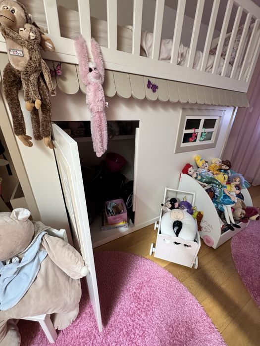 Cama Casa Com Arrumos por Baixo e Colchão em Cima